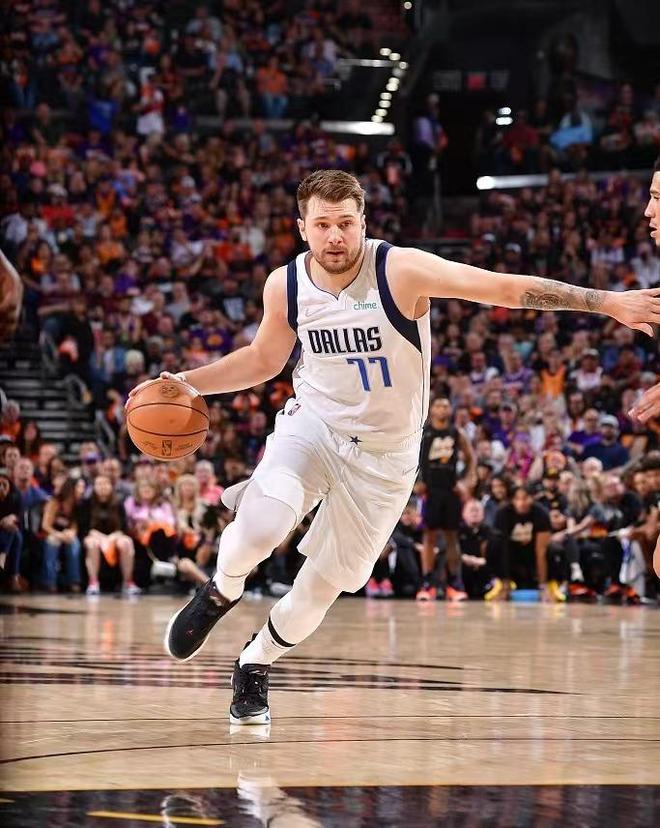 东契奇迎来十五赛季高光表现，老鹰球迷沸腾！