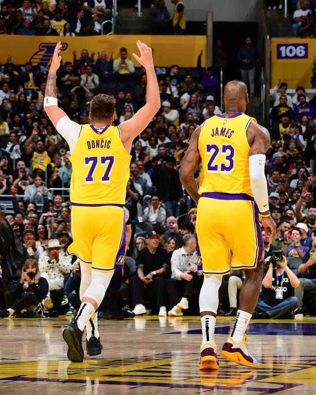 姆巴佩关键节点赛况扑朔迷离，湖人带队取胜！